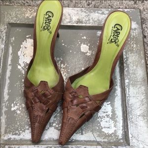 SZ 8 Carlos Santana Brown Leather Weaved Mules